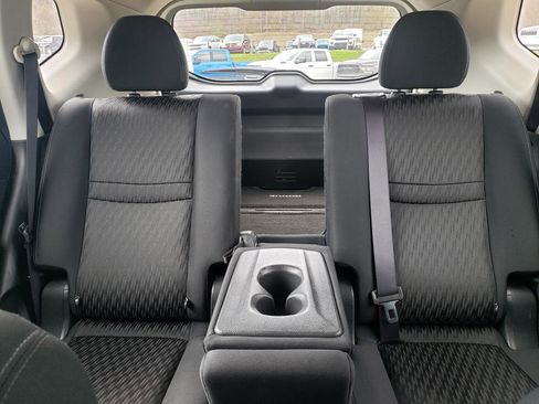 Used 2018 Nissan Rogue SV w/ Premium Package image 15
