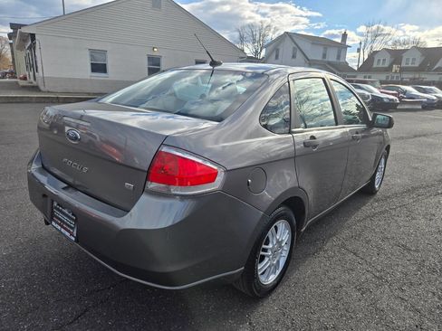Used 2011 Ford Focus SE image 6