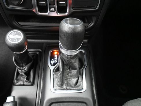 Used 2021 Jeep Wrangler Unlimited Sport AWD/4WD image 23