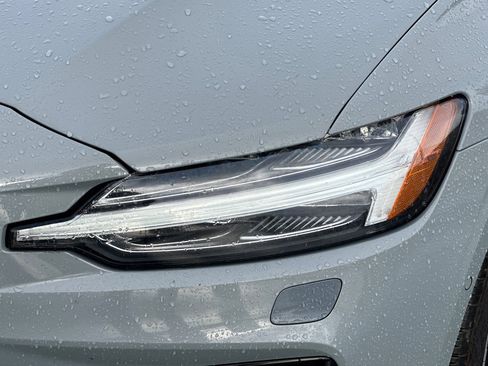 Used 2024 Volvo S60 B5 Plus image 51