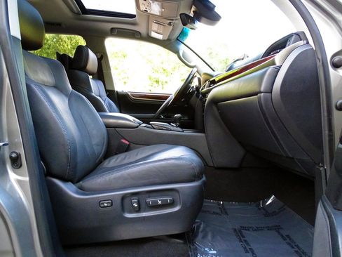 Used 2019 Lexus LX 570 4WD w/ Luxury Package image 34