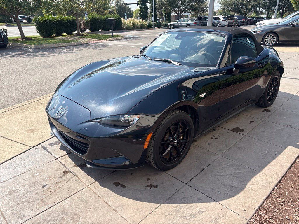 Used 2021 MAZDA MX-5 Miata Sport RWD image 9