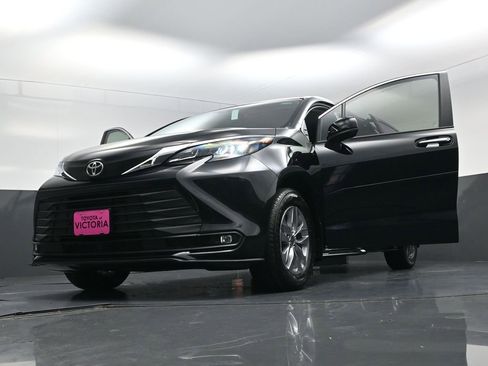 New 2026 Toyota Sienna XLE FWD image 27