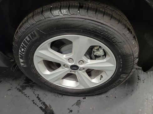 Used 2024 Ford Edge SE image 10