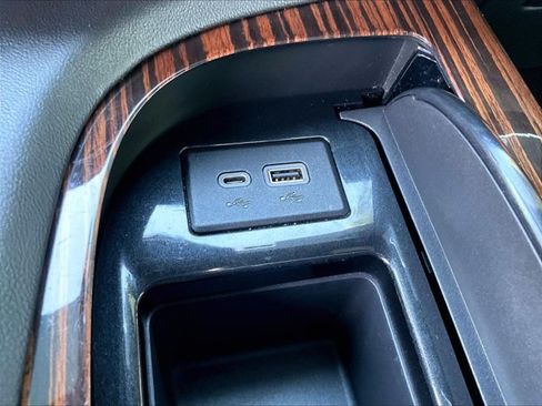 Used 2021 Cadillac Escalade ESV Premium Luxury w/ Driver Assist Tech Package AWD/4WD image 26