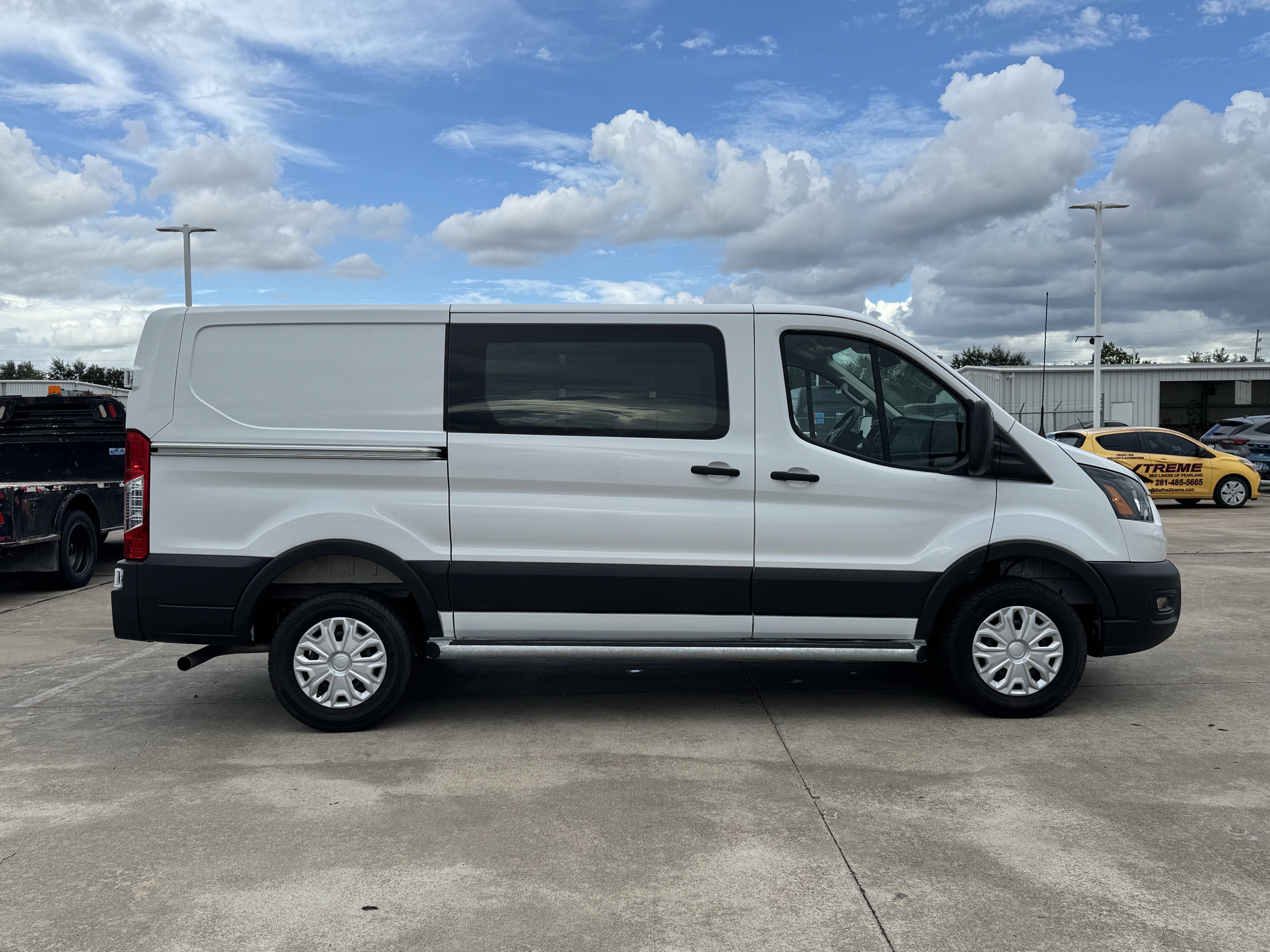 Used 2025 Ford Transit 250 Low Roof w/ Exterior Upgrade Package RWD image 3