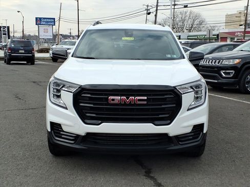 Used 2022 GMC Terrain SLE w/ Driver Convenience Package image 9