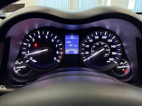 Used 2018 INFINITI Q70 Luxe image 29