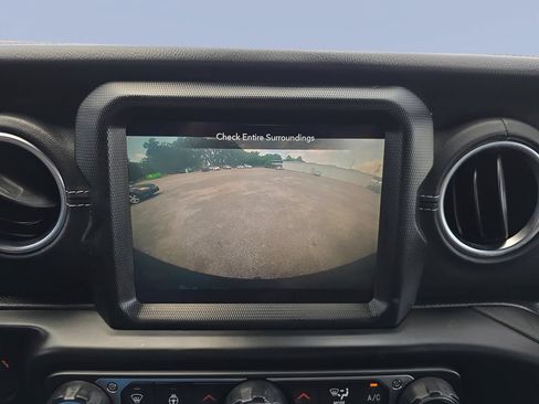 Used 2022 Jeep Wrangler Unlimited Sahara w/ Cold Weather Group AWD/4WD image 17