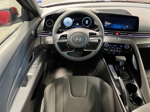 Used 2024 Hyundai Elantra SEL FWD image 18