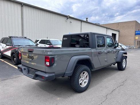 Used 2023 Jeep Gladiator Sport image 4