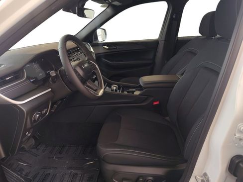 New 2026 Jeep Grand Cherokee Laredo RWD image 19