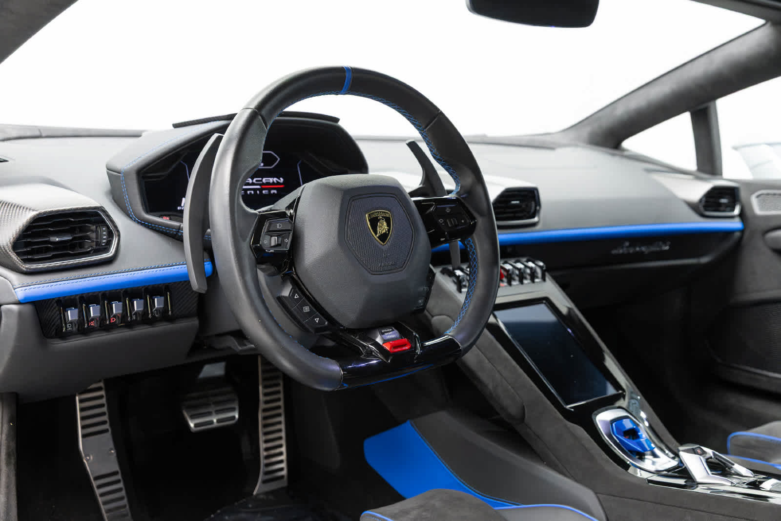 Used 2023 Lamborghini Huracan Tecnica RWD image 2