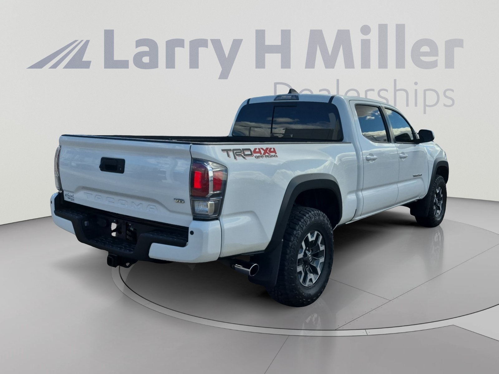 Used 2021 Toyota Tacoma TRD Off-Road w/ Technology Package AWD/4WD image 5