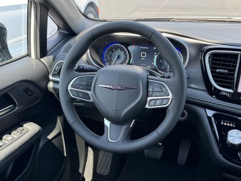 New 2026 Chrysler Pacifica Select image 14
