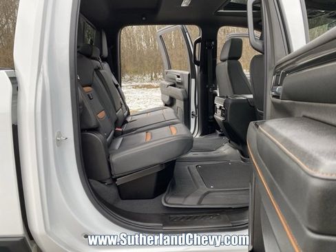 Used 2024 GMC Sierra 2500 AT4 w/ Technology Package image 46