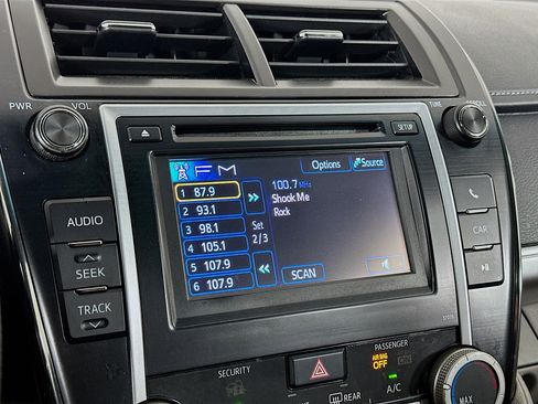 Used 2014 Toyota Camry LE image 21