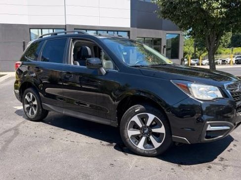 Used 2017 Subaru Forester 2.5i Limited AWD/4WD image 2