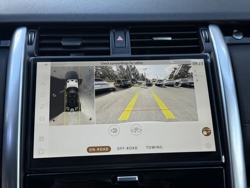 New 2025 Land Rover Discovery S image 23