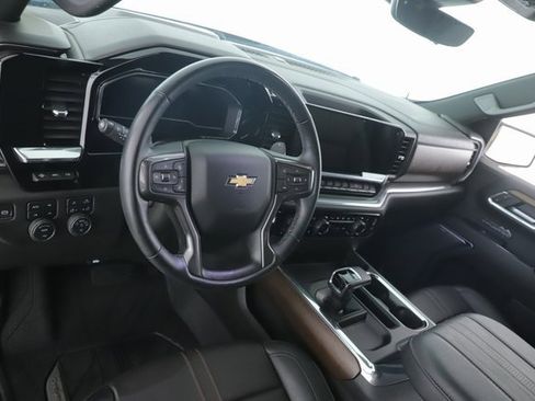 Used 2024 Chevrolet Silverado 1500 High Country w/ High Country Premium Package image 17