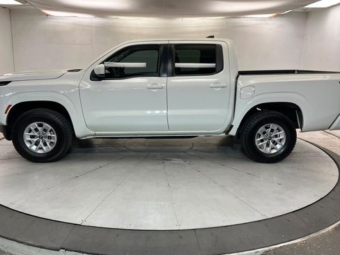 Used 2024 Nissan Frontier SV AWD/4WD image 2
