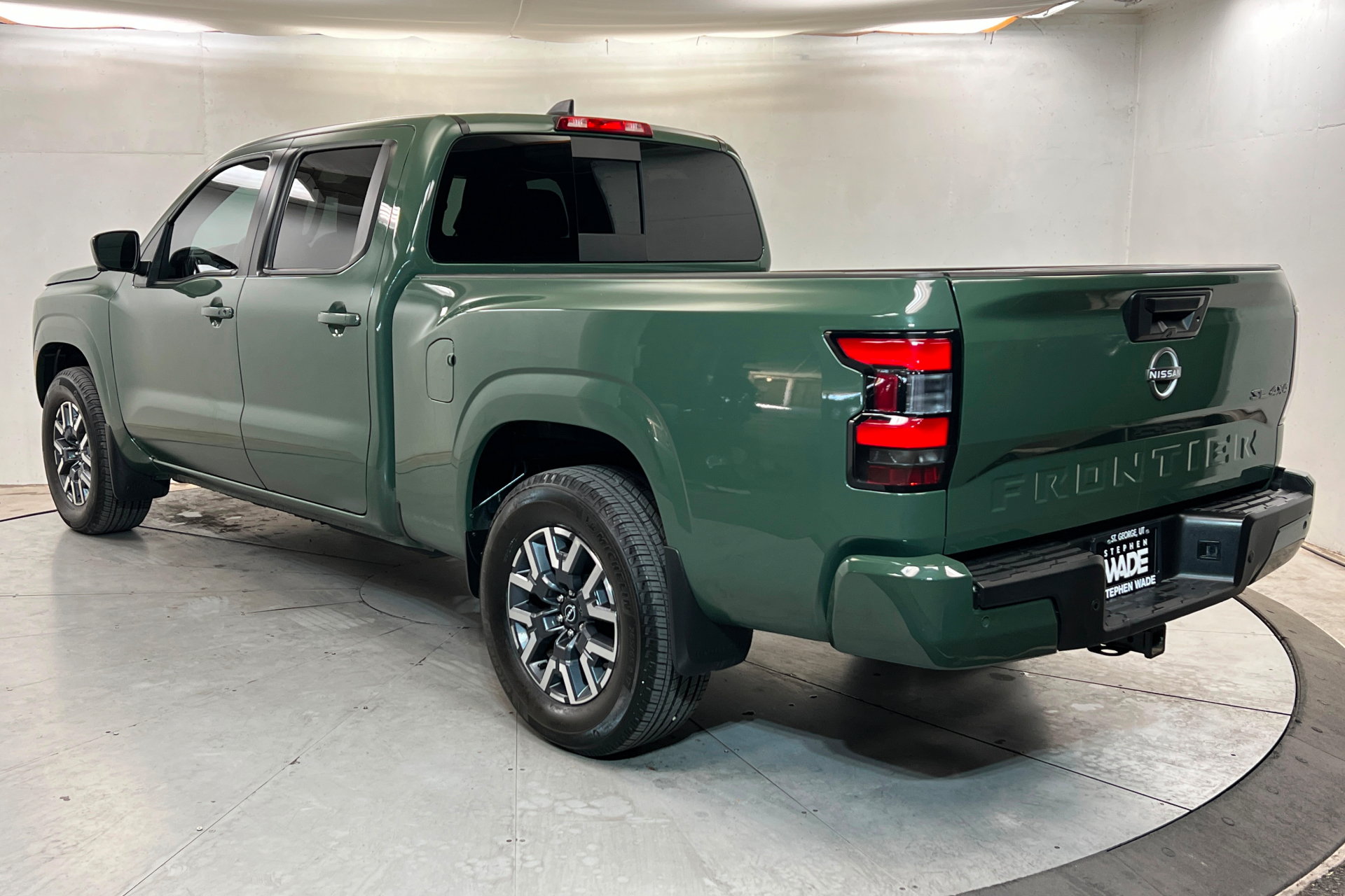 Used 2025 Nissan Frontier SL AWD/4WD image 3