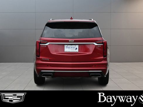 Used 2022 Cadillac XT6 Premium Luxury image 6