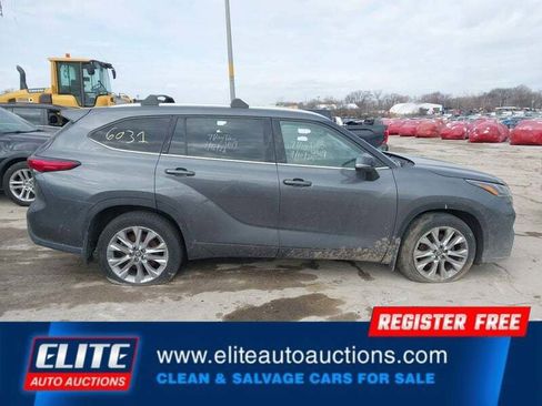 Used 2020 Toyota Highlander Limited image 26