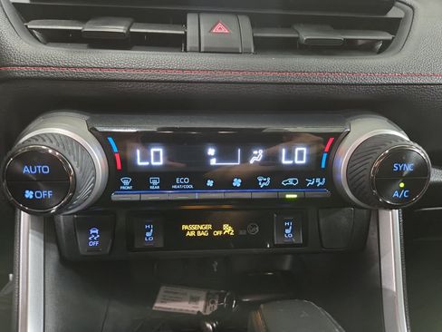 Used 2022 Toyota RAV4 SE w/ Carpet Mat Package (TMS) AWD/4WD image 26