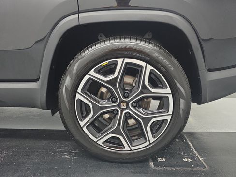 Used 2024 Rivian R1S Adventure AWD/4WD image 10