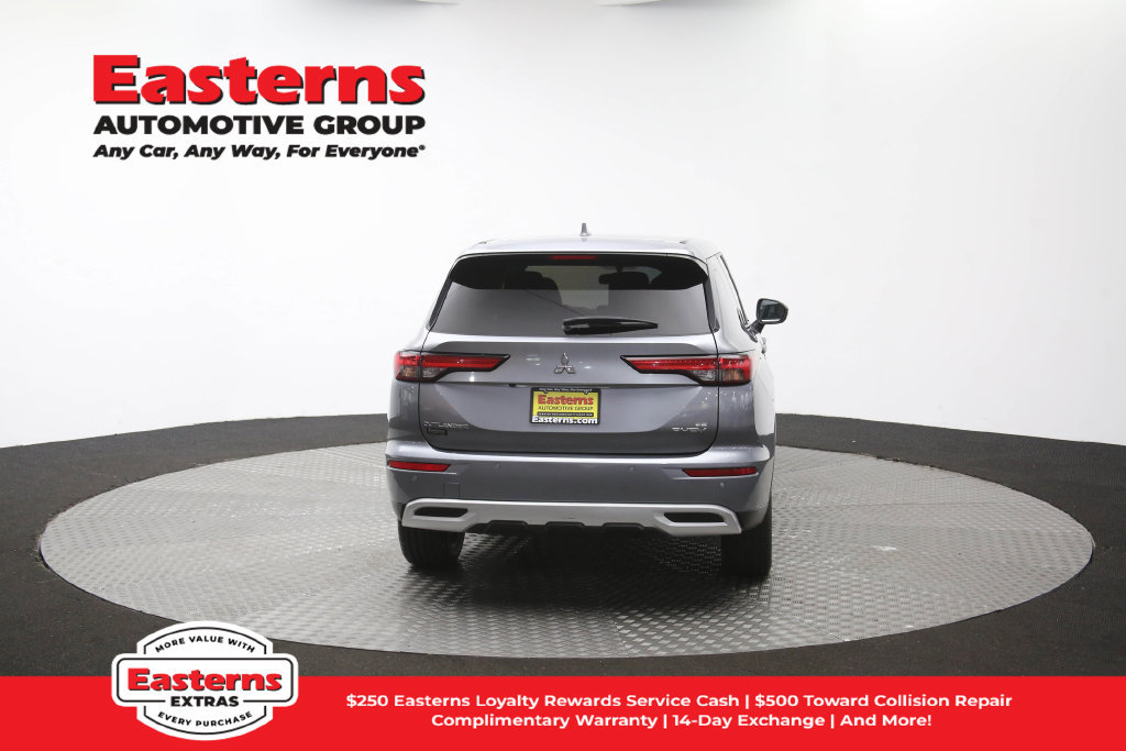 Used 2023 Mitsubishi Outlander SE AWD/4WD image 38
