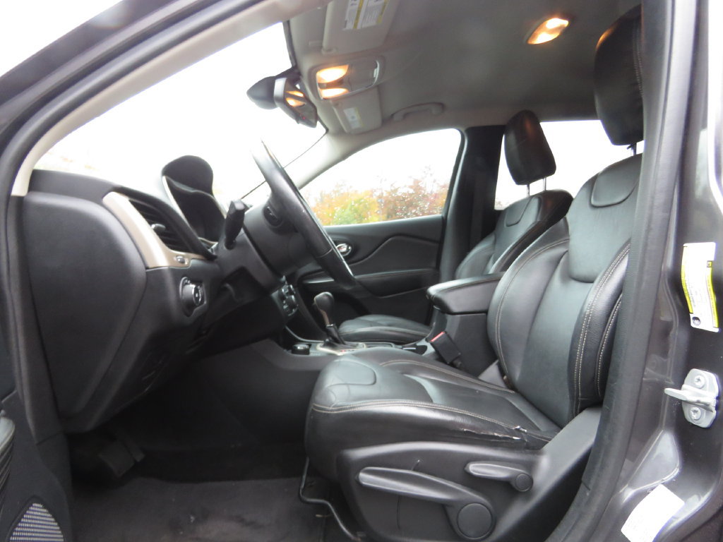 Used 2016 Jeep Cherokee Latitude AWD/4WD image 10
