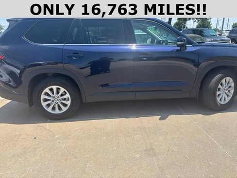Used 2024 Toyota Grand Highlander AWD Hybrid image 2