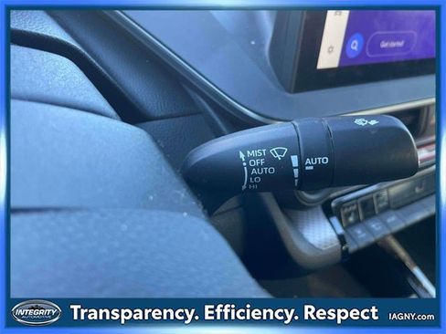 Certified 2023 Toyota Prius XLE image 24