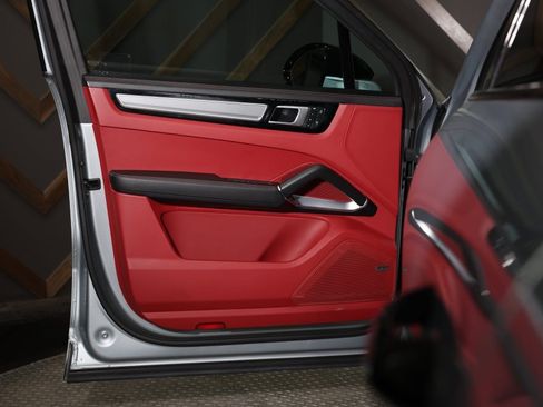 Used 2022 Porsche Cayenne Turbo image 48