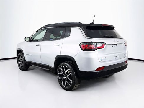 Used 2025 Jeep Compass Limited w/ Elite Group AWD/4WD image 5