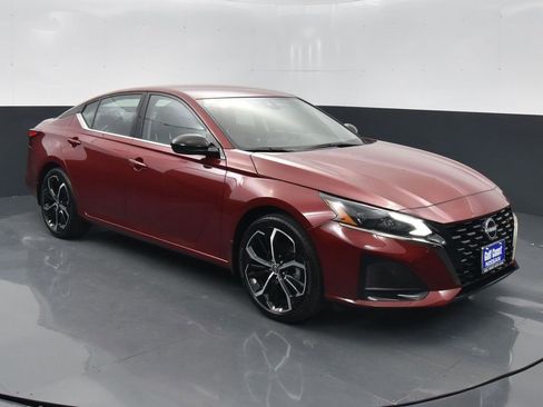 Certified 2025 Nissan Altima 2.5 SR image 2