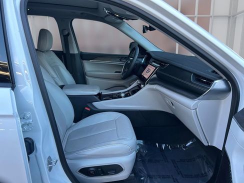 Used 2022 Jeep Grand Cherokee Overland image 19