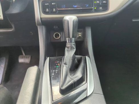 Used 2017 Toyota Corolla LE FWD image 15