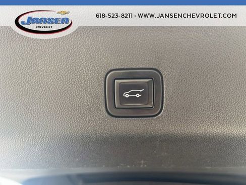 Used 2021 GMC Yukon XL Denali w/ Denali Premium Package AWD/4WD image 10