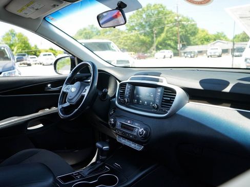 Used 2020 Kia Sorento S FWD image 13