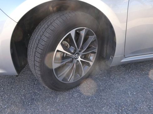 Used 2018 Toyota Avalon XLE image 29