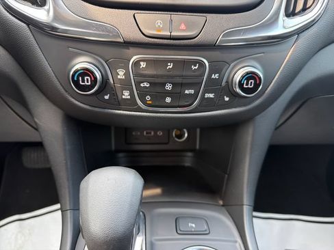 Used 2024 Chevrolet Equinox LT AWD/4WD image 32