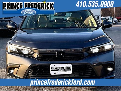 Used 2022 Honda Civic Touring image 2