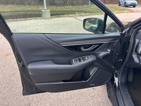 Used 2025 Subaru Outback Limited image 11