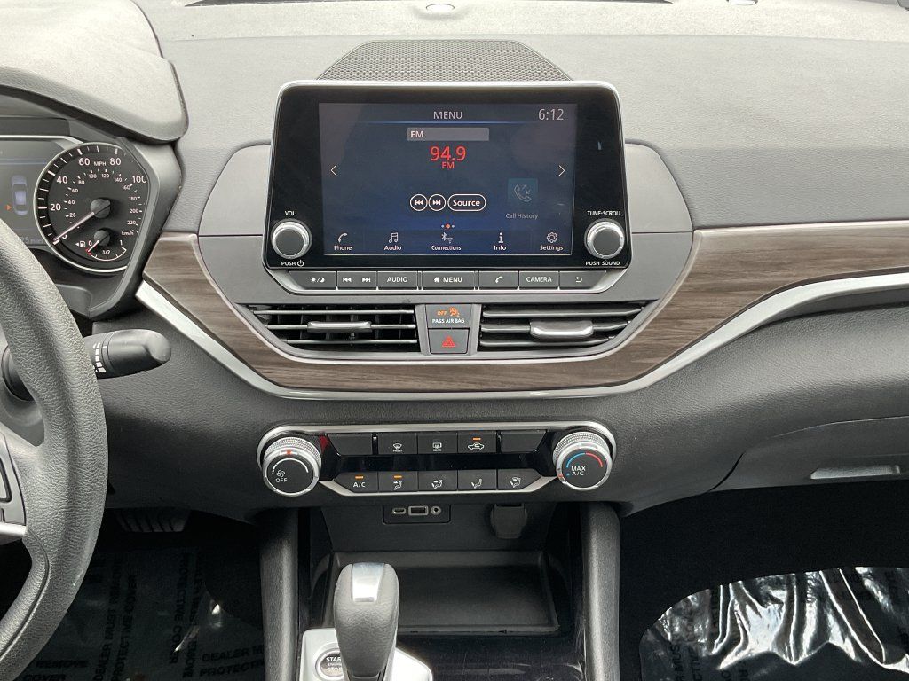 Used 2024 Nissan Altima 2.5 SV FWD image 24