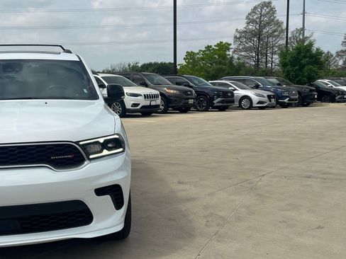 Used 2024 Dodge Durango GT image 3