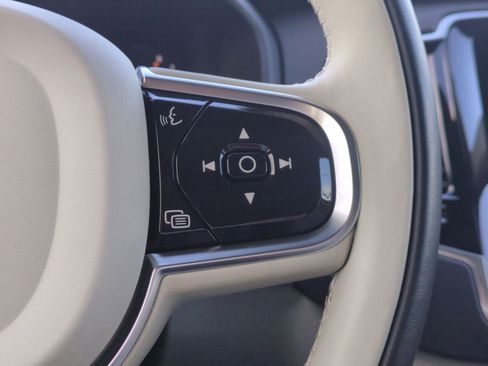 Used 2023 Volvo XC90 B6 Plus image 19