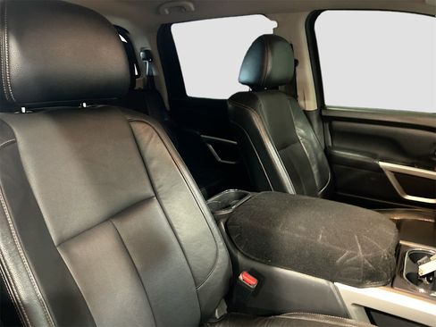 Used 2017 Nissan Titan SL image 29