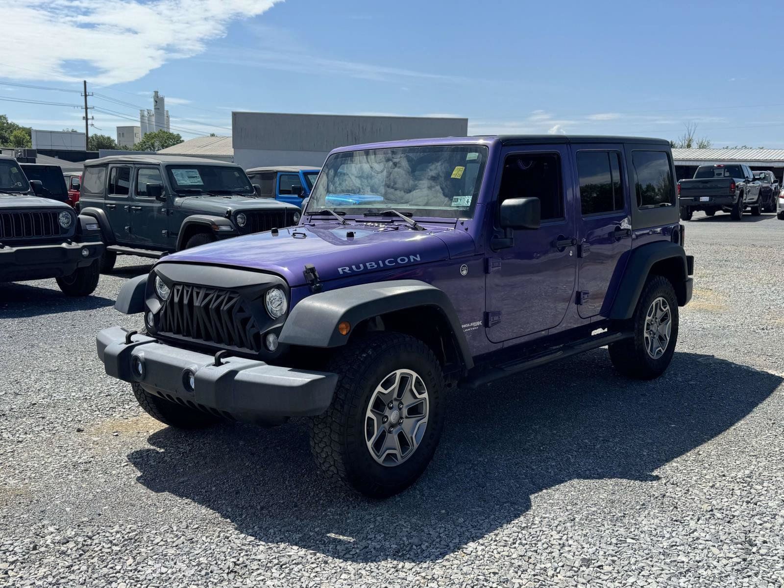 Used 2018 Jeep Wrangler Unlimited Rubicon w/ Connectivity Group AWD/4WD image 24
